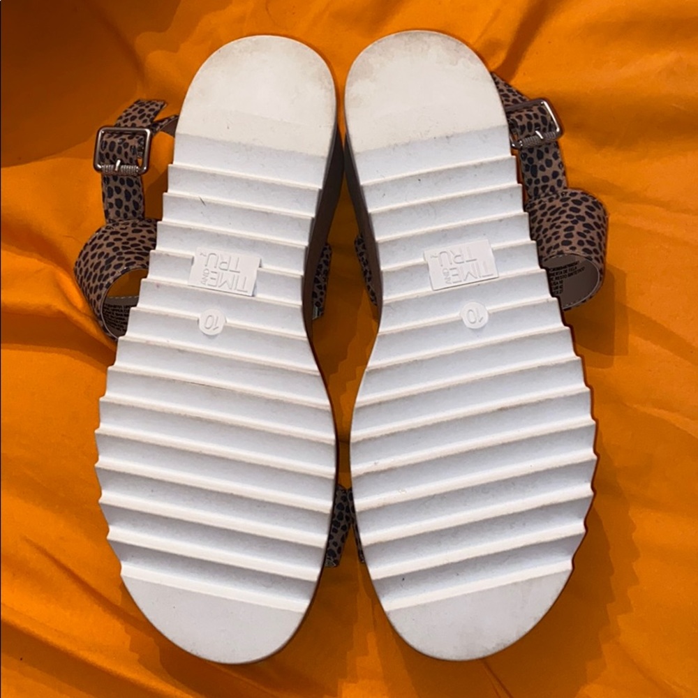 Platform sandals - Picture 3 of 3